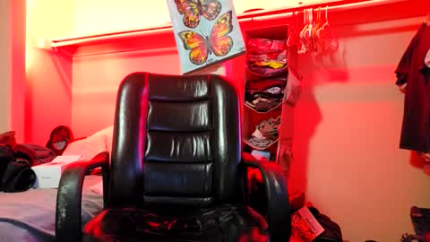 Snapshot of keepingmiyouth chatting on January 13, 2026, 8:03 pm Dexter online show from January 13, 2026, 8:03 pm