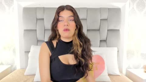 Keiira Fox online show from February 3, 2026, 11:26 am