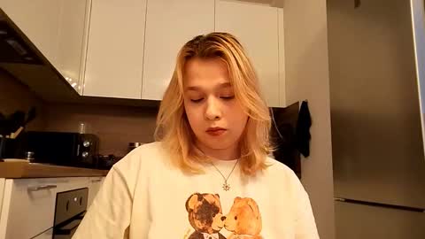 Snapshot of keilarudel chatting on December 17, 2025, 11:49 am Lisa online show from December 17, 2025, 11:49 am