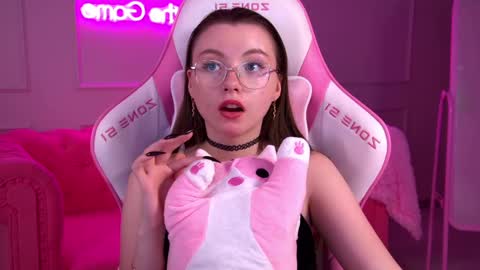 Keira online show from February 23, 2025, 3:40 pm