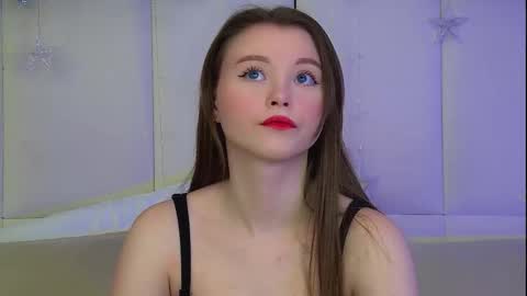 Keira online show from December 14, 2025, 6:52 am