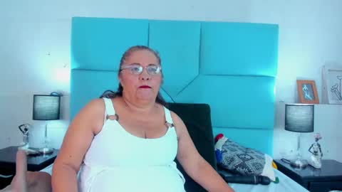 Snapshot of keiralennox chatting on January 21, 2025, 1:32 pm online show from January 21, 2025, 1:32 pm