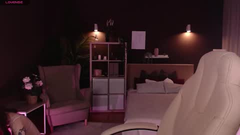 Snapshot of keke_pallmer chatting on September 28, 2025, 7:36 am Rina online show from September 28, 2025, 7:36 am