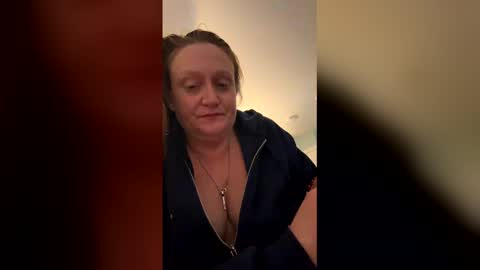 kellilyn10 online show from March 22, 2026, 8:51 am