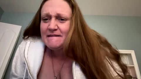 kellilyn10 online show from April 16, 2026, 1:39 am