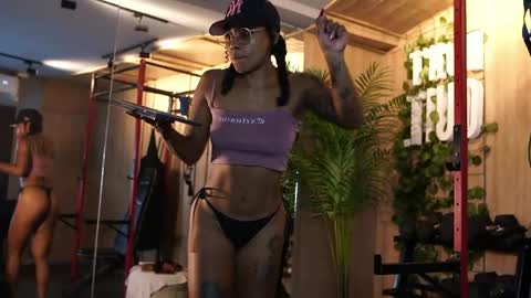 kelly__thomson online show from April 17, 2026, 1:03 pm