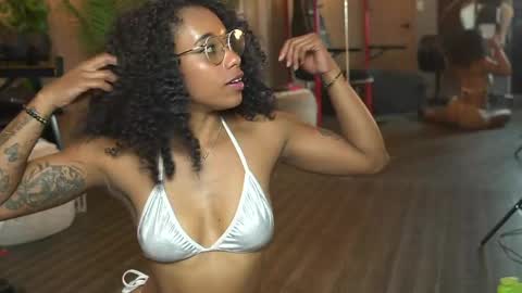 Snapshot of kelly__thomson chatting on May 11, 2026, 4:04 pm kelly__thomson online show from May 11, 2026, 4:04 pm