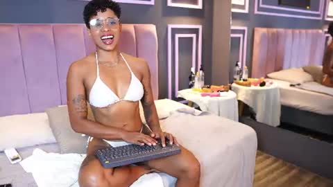 Snapshot of kelly__thomson chatting on June 9, 2026, 1:01 pm kelly__thomson online show from June 9, 2026, 1:01 pm