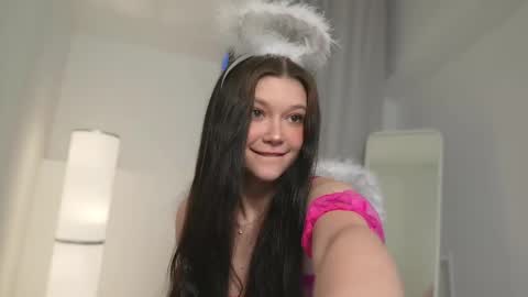 Snapshot of kelly_ember chatting on February 14, 2025, 2:33 pm KELLY online show from February 14, 2025, 2:33 pm