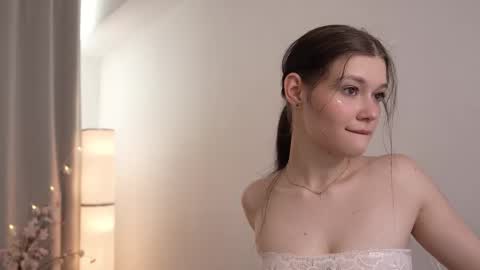 Snapshot of kelly_ember chatting on February 20, 2025, 10:37 am KELLY online show from February 20, 2025, 10:37 am