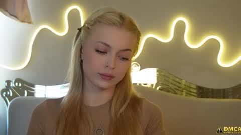 Kelly online show from September 15, 2025, 5:07 am