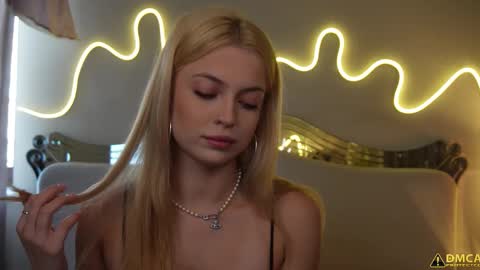 Kelly online show from September 24, 2025, 5:22 am