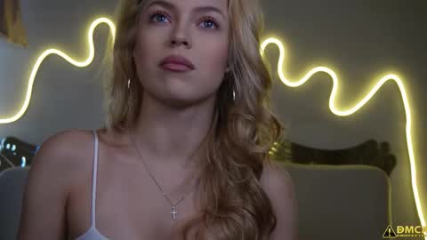 Kelly online show from October 10, 2025, 5:28 am