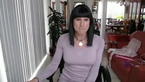 Snapshot of kellyannelynn chatting on November 3, 2025, 4:30 pm kellyanne Lynn but please call me fucktoy online show from November 3, 2025, 4:30 pm