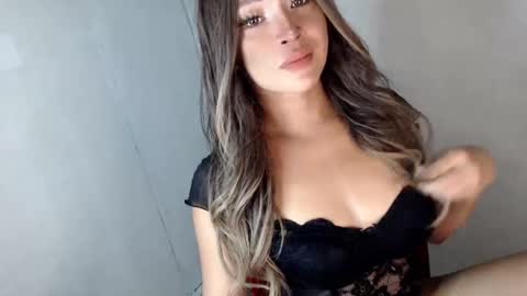 Snapshot of kellyclarksonx chatting on March 5, 2025, 2:46 am its me KELLY online show from March 5, 2025, 2:46 am