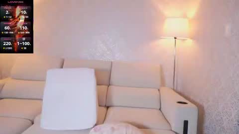 vanessa online show from July 8, 2026, 1:43 am