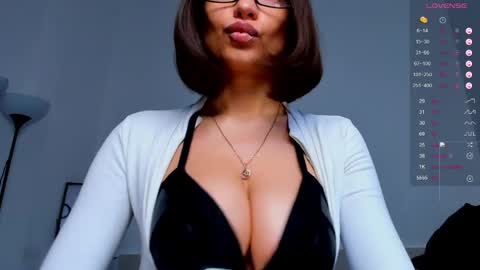 Snapshot of kellysmits chatting on May 19, 2026, 6:42 am kellysmits online show from May 19, 2026, 6:42 am