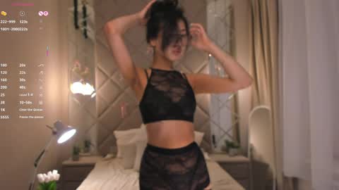 kellyy_bern online show from April 24, 2026, 1:19 am