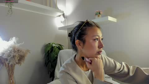 kellyy_bern online show from May 4, 2026, 1:01 am