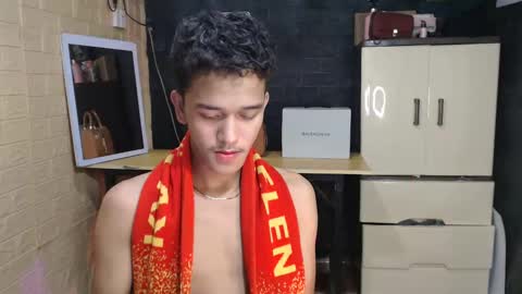 Snapshot of ken_bigcockxx chatting on February 3, 2025, 10:36 am Ken online show from February 3, 2025, 10:36 am