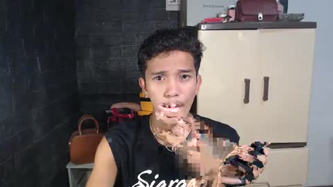 Snapshot of ken_bigcockxx chatting on February 18, 2025, 10:38 am Ken online show from February 18, 2025, 10:38 am