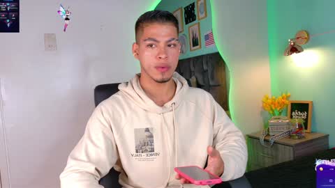 Snapshot of ken_boy_ chatting on January 19, 2025, 11:34 am online show from January 19, 2025, 11:34 am