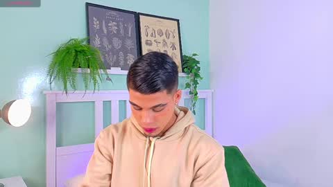 Snapshot of ken_boy_ chatting on September 10, 2025, 11:43 am online show from September 10, 2025, 11:43 am