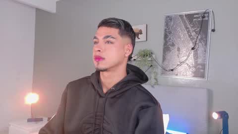 Snapshot of ken_boy_ chatting on September 17, 2025, 11:34 am online show from September 17, 2025, 11:34 am