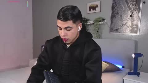 Snapshot of ken_boy_ chatting on September 26, 2025, 11:36 am online show from September 26, 2025, 11:36 am