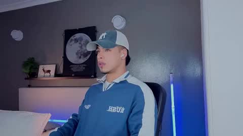 Snapshot of ken_boy_ chatting on October 13, 2025, 11:32 am online show from October 13, 2025, 11:32 am