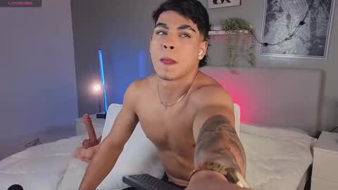 Snapshot of ken_boy_ chatting on October 23, 2025, 11:42 am online show from October 23, 2025, 11:42 am