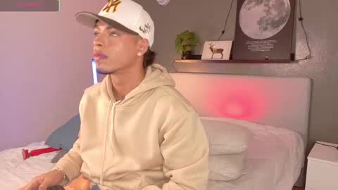 Snapshot of ken_boy_ chatting on November 9, 2025, 11:30 am online show from November 9, 2025, 11:30 am