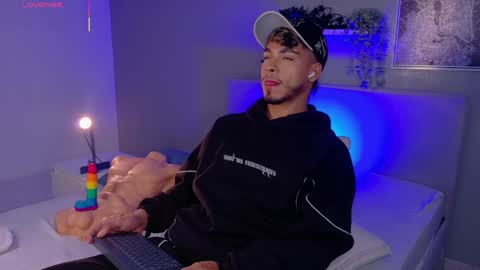 Snapshot of ken_boy_ chatting on June 2, 2026, 9:22 am online show from June 2, 2026, 9:22 am