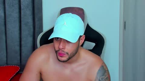 ken_mailik online show from February 14, 2025, 2:39 am