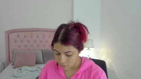 Snapshot of kendall__fox chatting on September 15, 2025, 4:12 am Kendall online show from September 15, 2025, 4:12 am