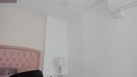 Snapshot of kendall__fox chatting on September 21, 2025, 5:09 am Kendall online show from September 21, 2025, 5:09 am