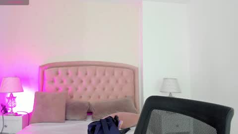 Snapshot of kendall__fox chatting on October 23, 2025, 6:34 am Kendall online show from October 23, 2025, 6:34 am