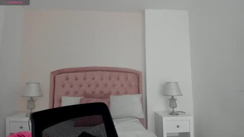 Snapshot of kendall__fox chatting on October 27, 2025, 5:44 am Kendall online show from October 27, 2025, 5:44 am