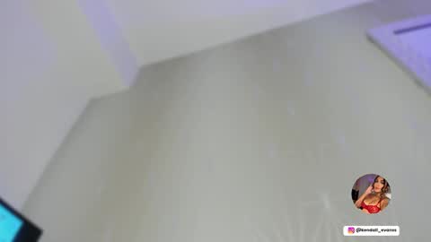 kendall_evanss_ online show from February 19, 2026, 7:32 pm