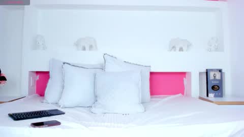 Kendal online show from October 22, 2025, 2:50 pm