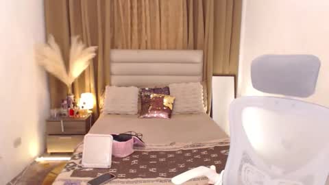 Snapshot of kendalveronika chatting on November 12, 2025, 8:37 am kendalveronika online show from November 12, 2025, 8:37 am