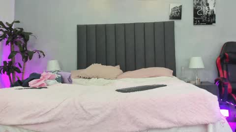 Snapshot of kendra_london chatting on May 6, 2026, 11:26 am Kendra London online show from May 6, 2026, 11:26 am