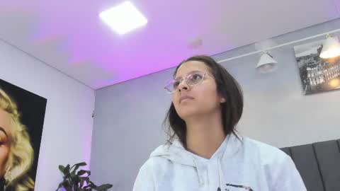 Snapshot of kendra_london chatting on June 16, 2026, 11:24 am Kendra London online show from June 16, 2026, 11:24 am