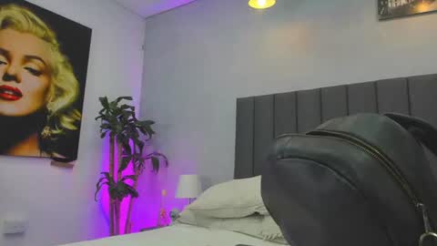 Snapshot of kendra_london chatting on July 1, 2026, 11:56 am Kendra London online show from July 1, 2026, 11:56 am