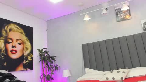 Snapshot of kendra_london chatting on July 21, 2026, 1:02 pm Kendra London online show from July 21, 2026, 1:02 pm