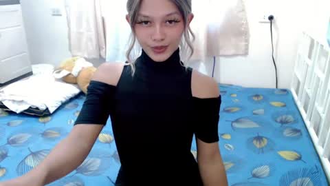kendra_lunaxx online show from June 14, 2026, 3:41 am