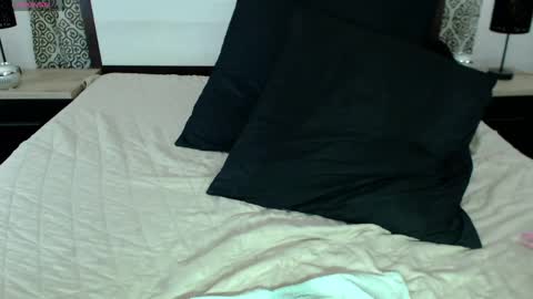 Snapshot of kendra_squirts chatting on May 8, 2026, 7:36 am Kendra online show from May 8, 2026, 7:36 am