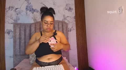 Snapshot of kendrabigass chatting on November 22, 2025, 1:10 pm Mamasita online show from November 22, 2025, 1:10 pm