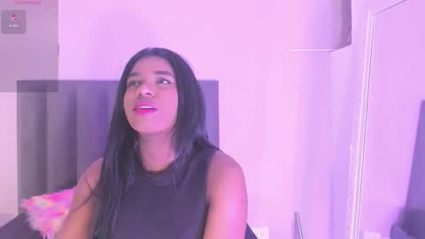 kendrachavez_ online show from December 17, 2025, 9:54 pm