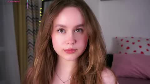 Kira online show from April 26, 2026, 10:07 pm